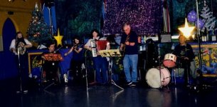 Richard becomes the star of the show.